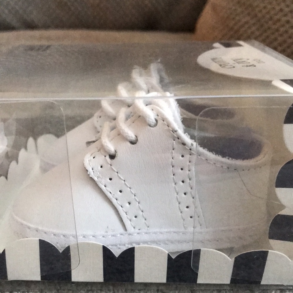 Crown & Ivy Baby White Leather Shoes Sz 1
